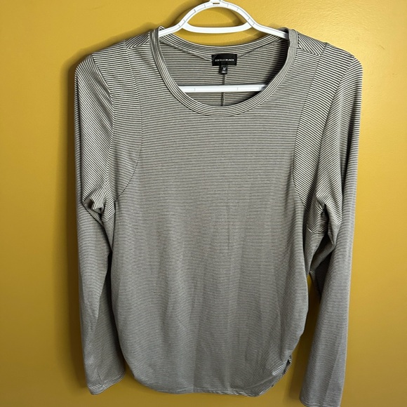 Buckle Black Striped Long Sleeve Tee - Picture 2 of 7